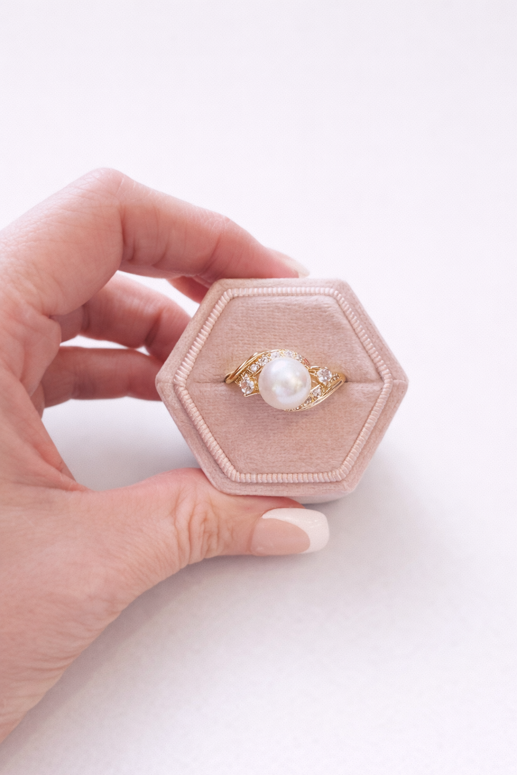Pearl Twist Zircon Ring
